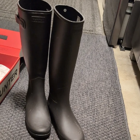 Hunter Slim Black Waterproof Rain Boots - Picture 5 of 7